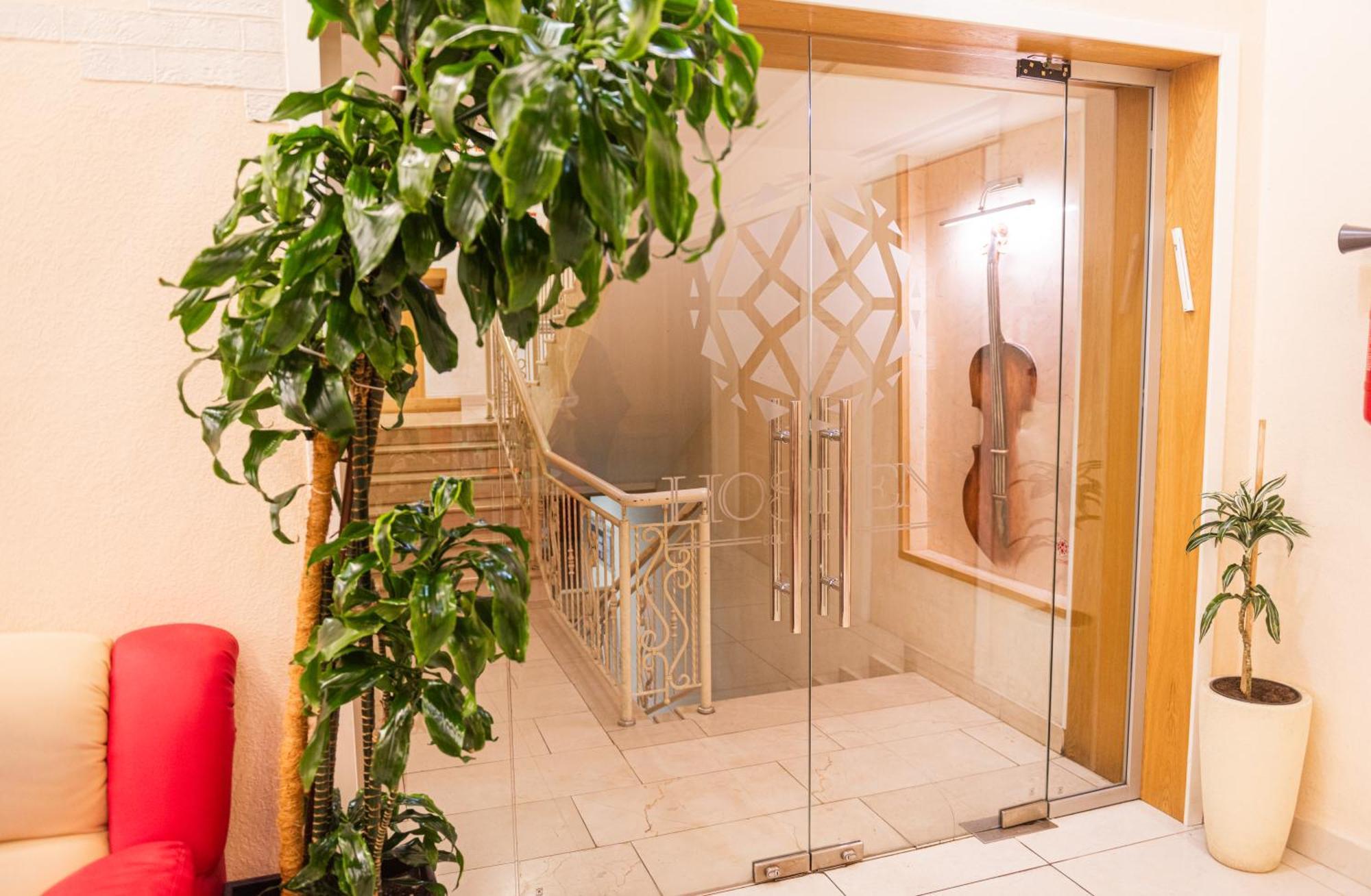 Hoshen Hotel Uman Exterior photo